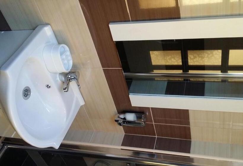 مبيت وإفطار Hazanéző Panzió