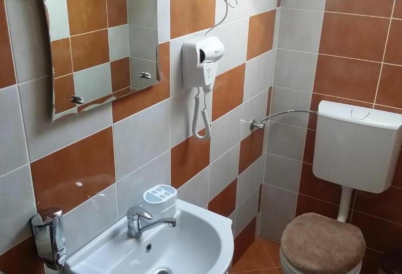 مبيت وإفطار Hazanéző Panzió