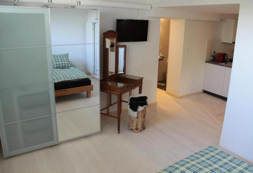 Bed & Breakfast Swiss Borzoi House