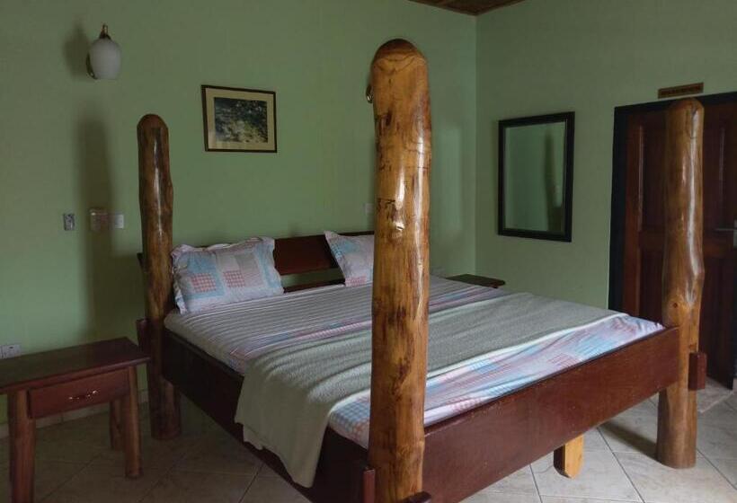 فندق Big Foot Safari Lodge