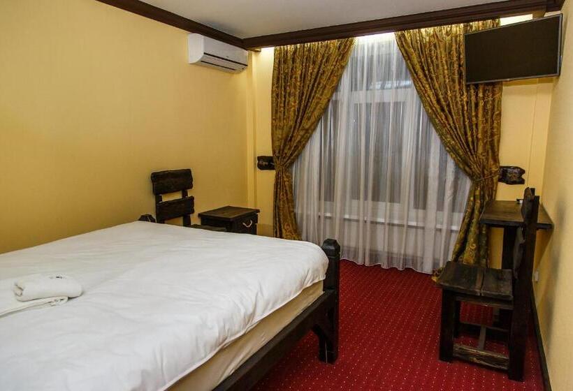 هتل Dniprovskiy Dvir