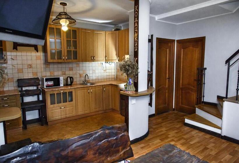 هتل Dniprovskiy Dvir