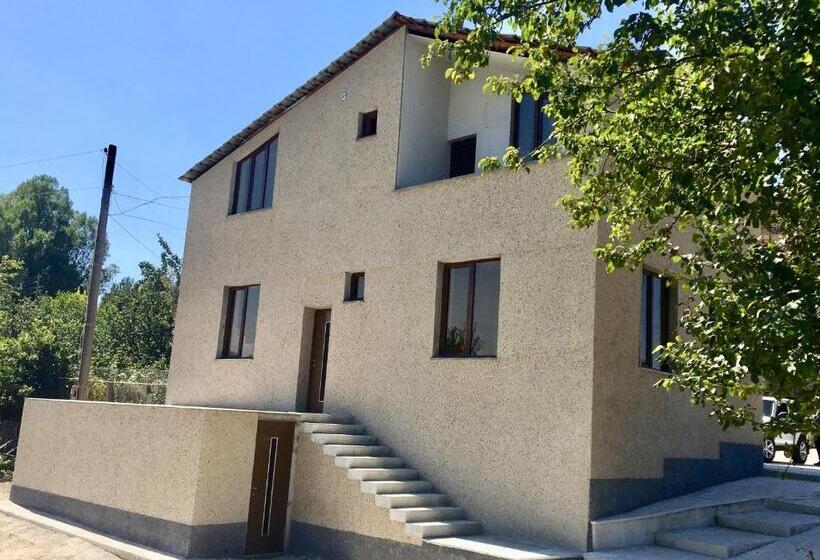 Отель Guesthouse Chambarak