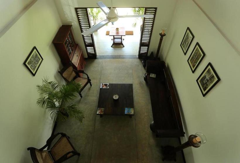 Отель Leaf Watagala