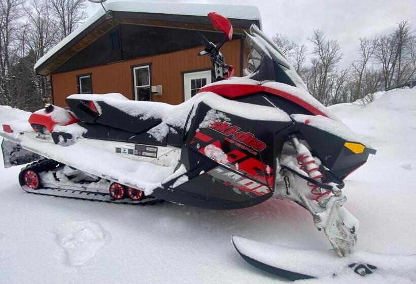 فندق Madawaska Lodge