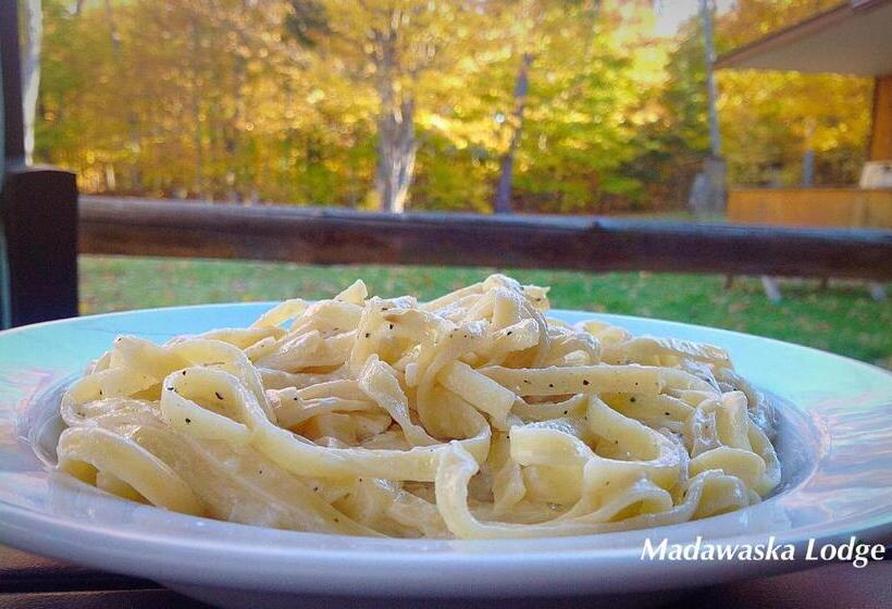 فندق Madawaska Lodge