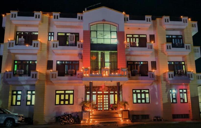 Отель Narayan Palace