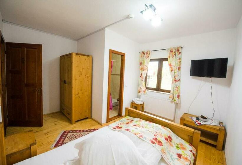 فندق Pensiunea Dealul Cu Melci