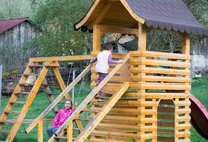 בית מלון כפרי Pensiunea Dealul Cu Melci