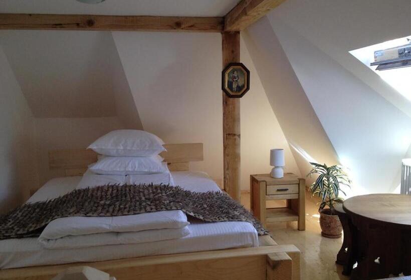 בית מלון כפרי Pensiunea Dealul Cu Melci