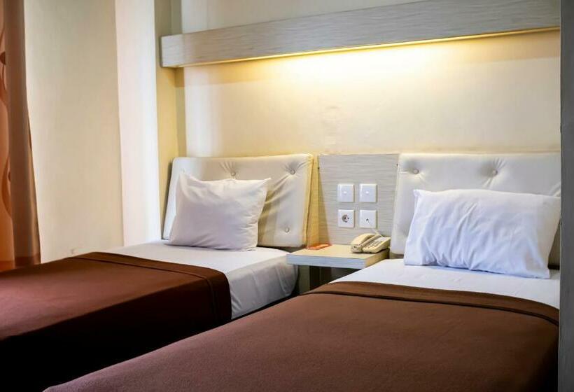 ホテル Permata Inn Slawi