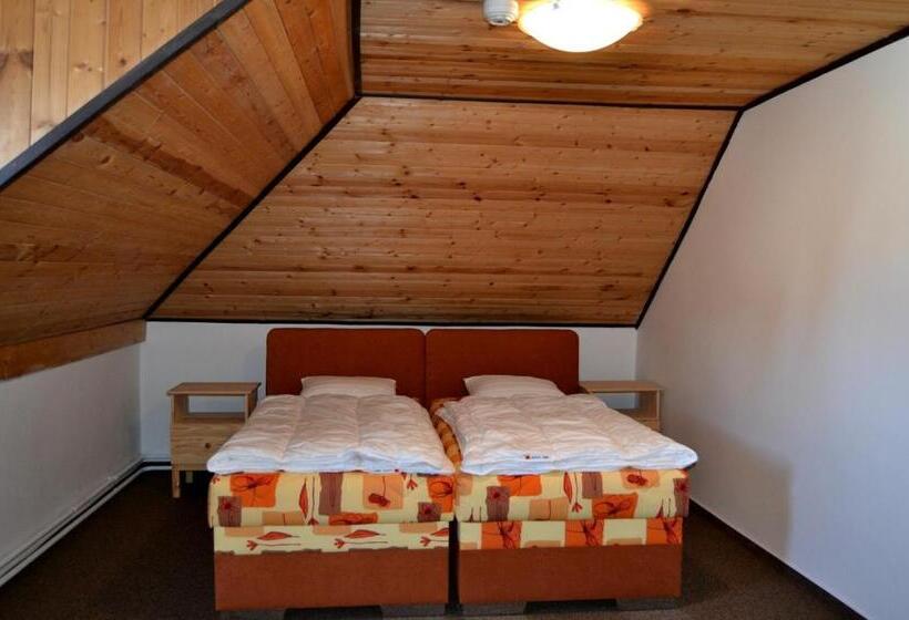 בית מלון כפרי & Restaurant Adolfovský Dvůr