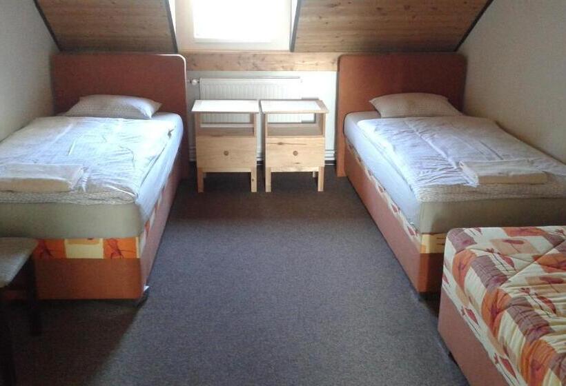 בית מלון כפרי & Restaurant Adolfovský Dvůr