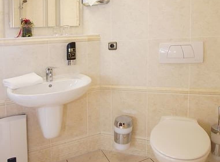 호텔 & Restaurant Zur Linde