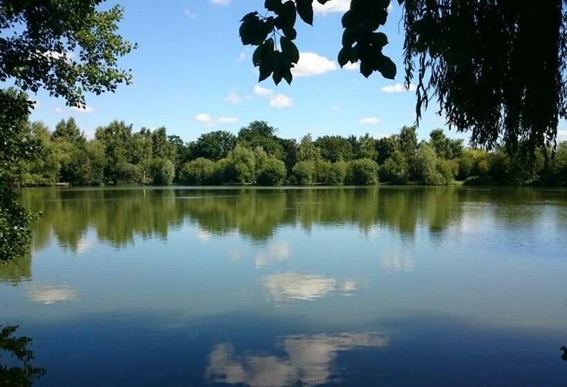 فندق Woodland Waters