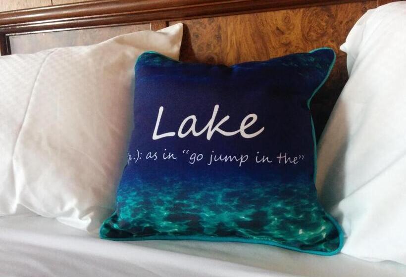 فندق على الطريق All Tucked Inn