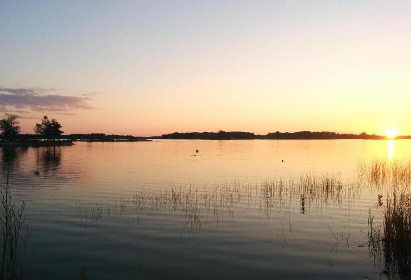 فندق على الطريق All Tucked Inn