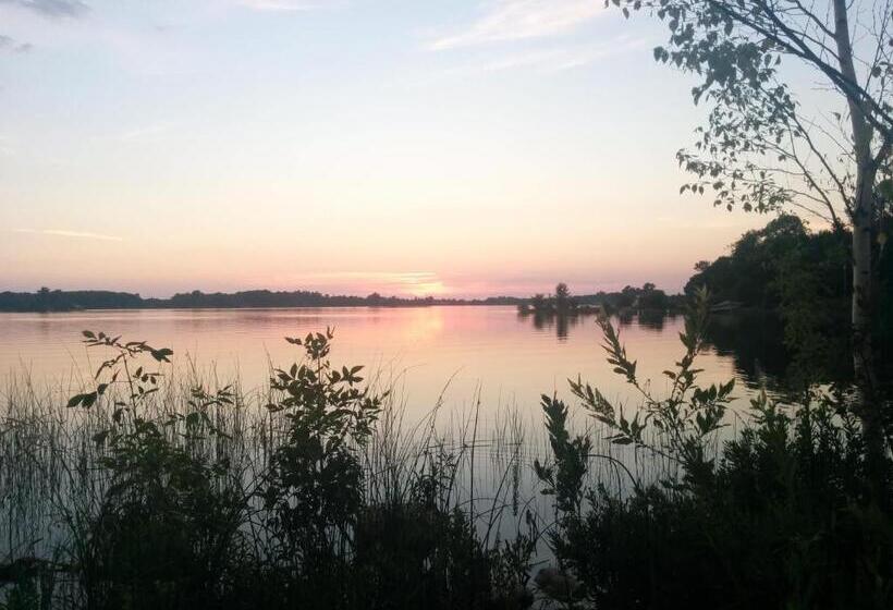 فندق على الطريق All Tucked Inn