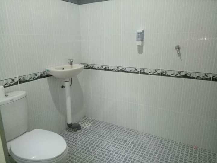 פנסיון Arrys Watukarung Surfcamp