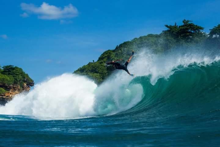 פנסיון Arrys Watukarung Surfcamp