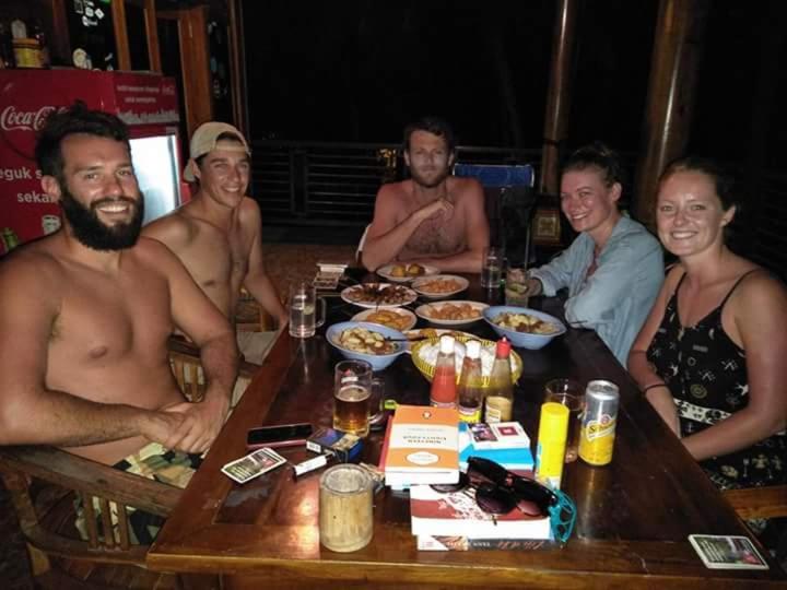 פנסיון Arrys Watukarung Surfcamp