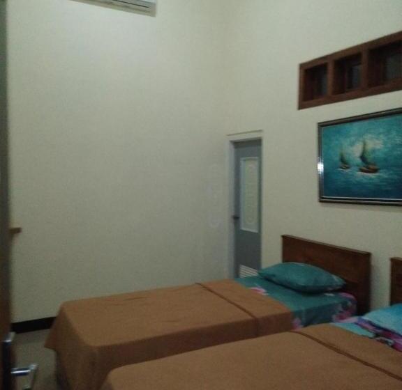 Panzió Arrys Watukarung Surfcamp