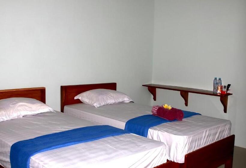 Panzió Arrys Watukarung Surfcamp