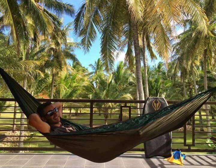 פנסיון Arrys Watukarung Surfcamp