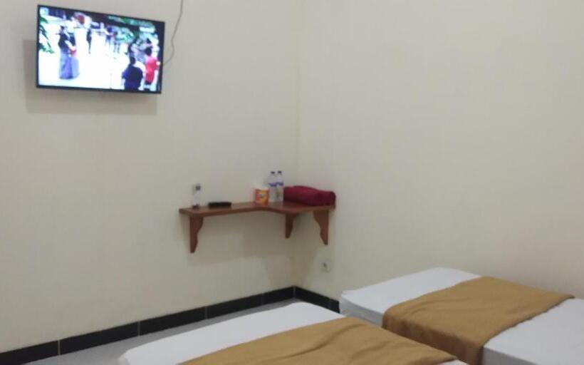 Panzió Arrys Watukarung Surfcamp