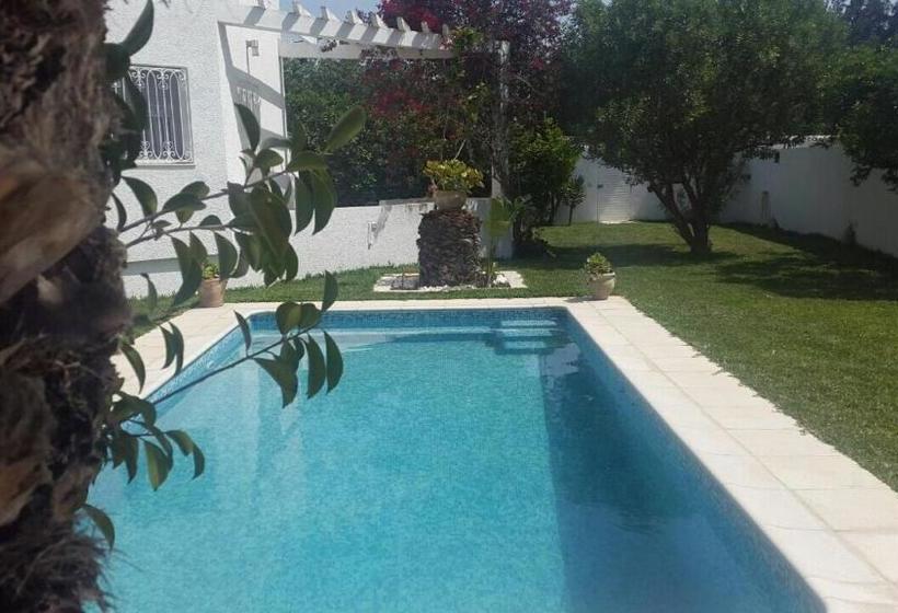 بنسيون Carmella