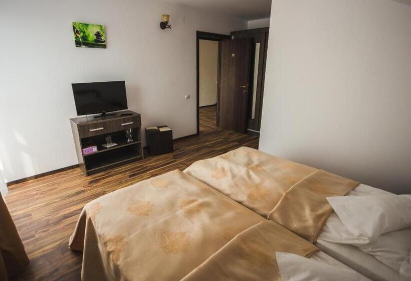 Пансион Casa Cu Nuc