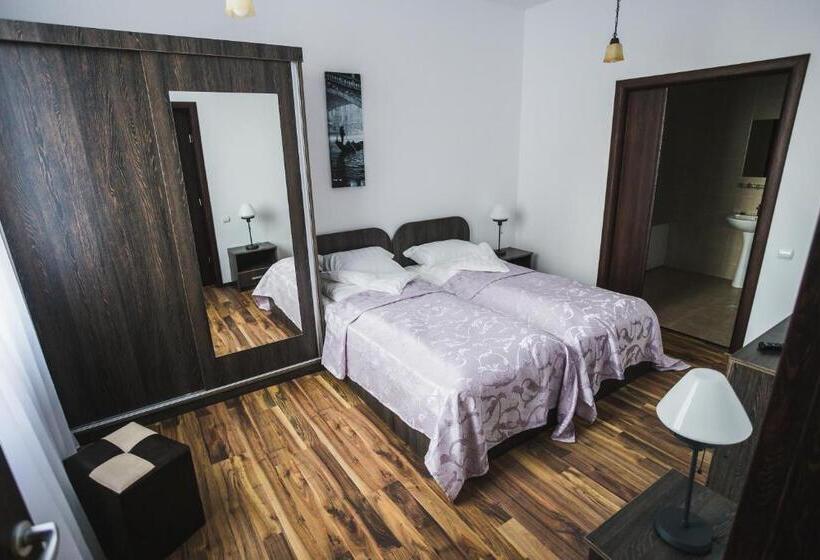 Пансион Casa Cu Nuc