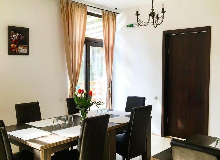 Пансион Casa Cu Nuc