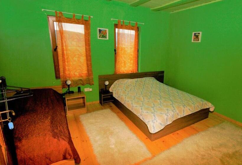 بنسيون Chuchi Guest House 1