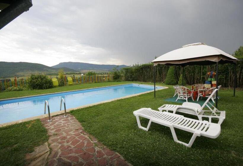 بنسيون Chuchi Guest House 1