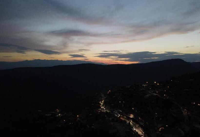 بنسيون Deyanira