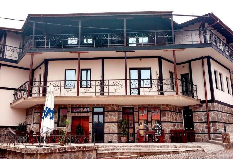 Пансион Family Hotel Valchanovata Kashta