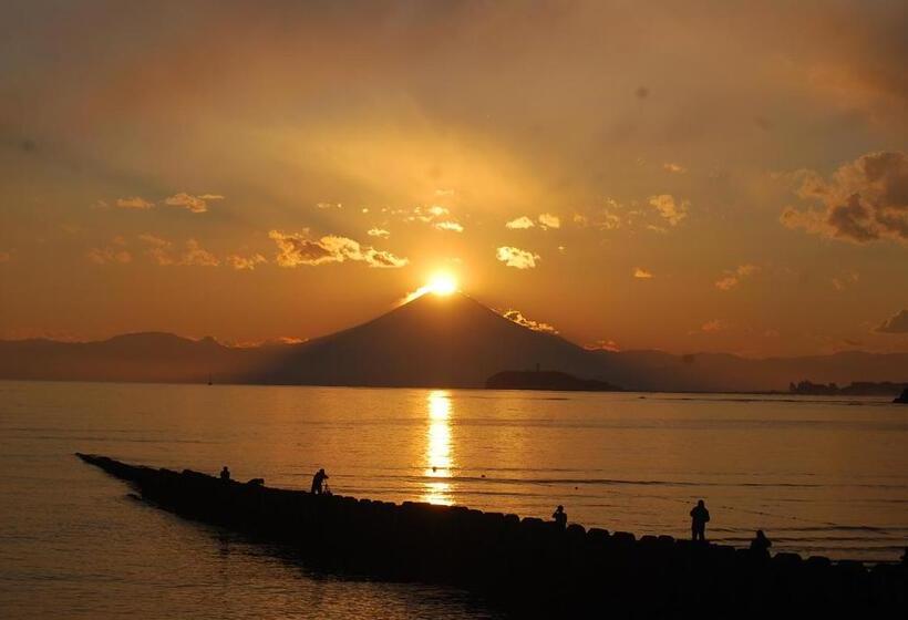 بنسيون Glocal Zushi Beach House