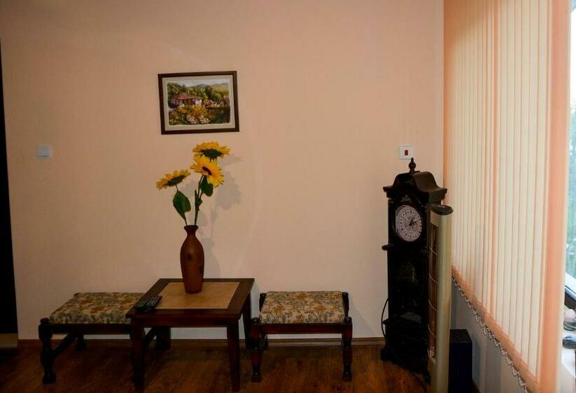 펜션 Guest House Raiski Kаt