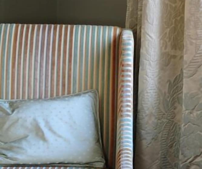 膳宿费 Inn On The Lake