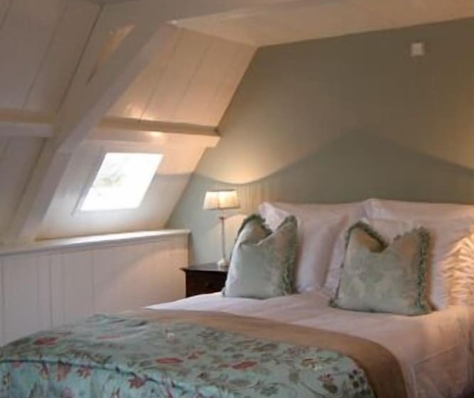 膳宿费 Inn On The Lake