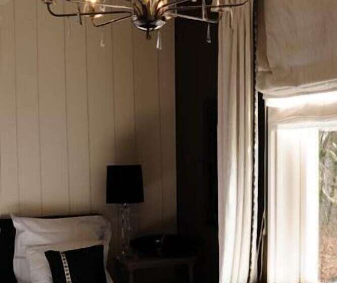 膳宿费 Inn On The Lake