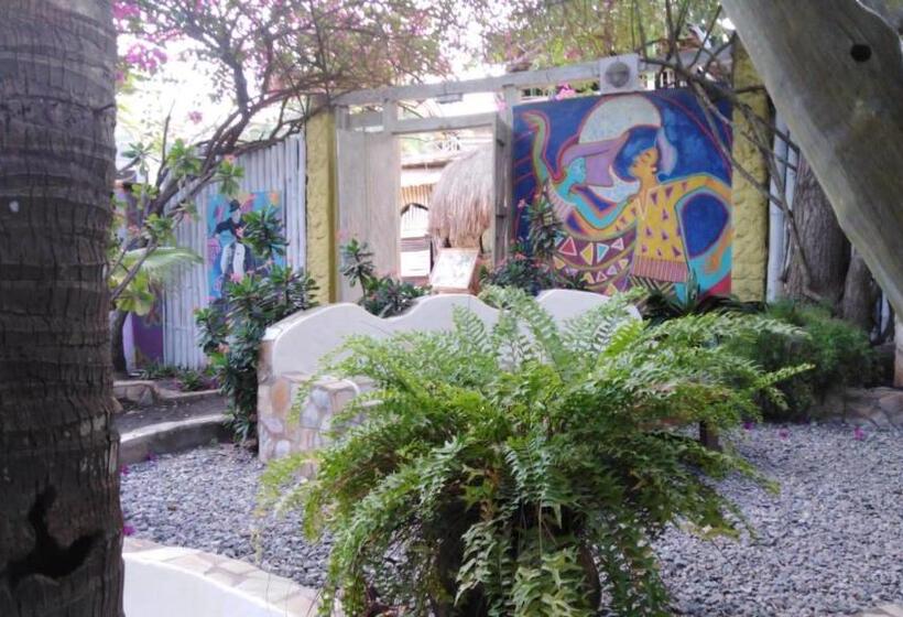 پانسیون Kokrobite Gardens Restaurant And Guest House