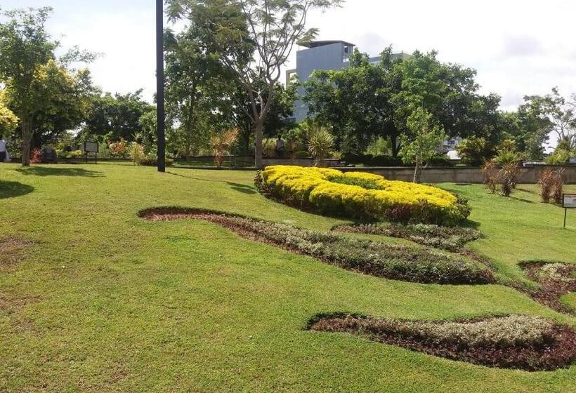 بنسيون Majestic Apartments