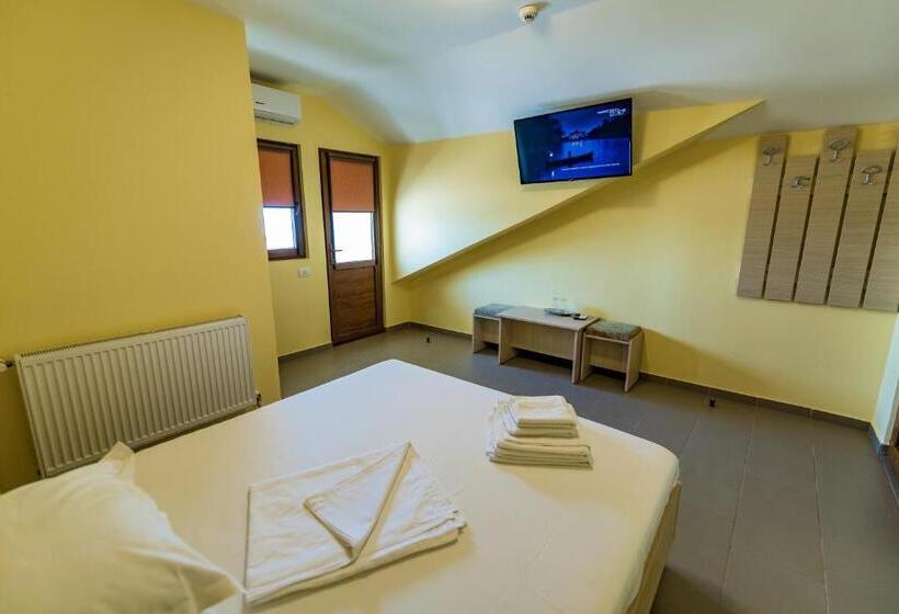 פנסיון Micul Golf