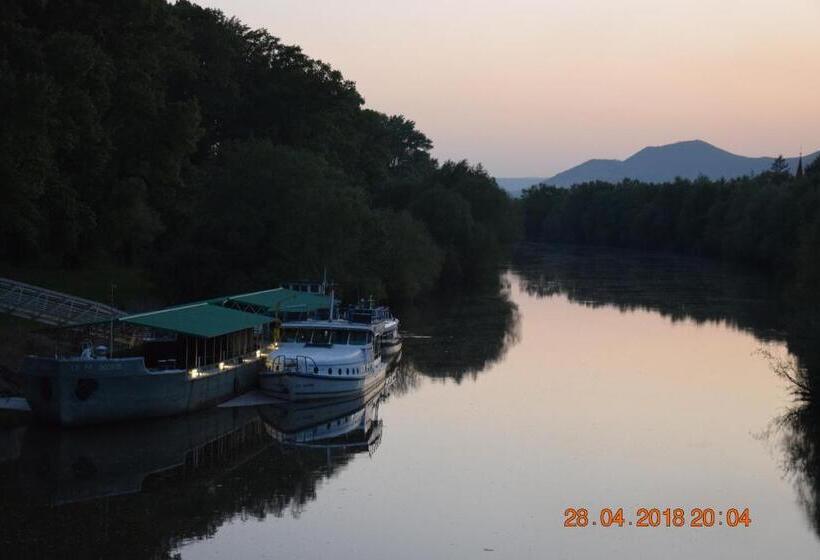 Пансион Penzión Vínny Dom