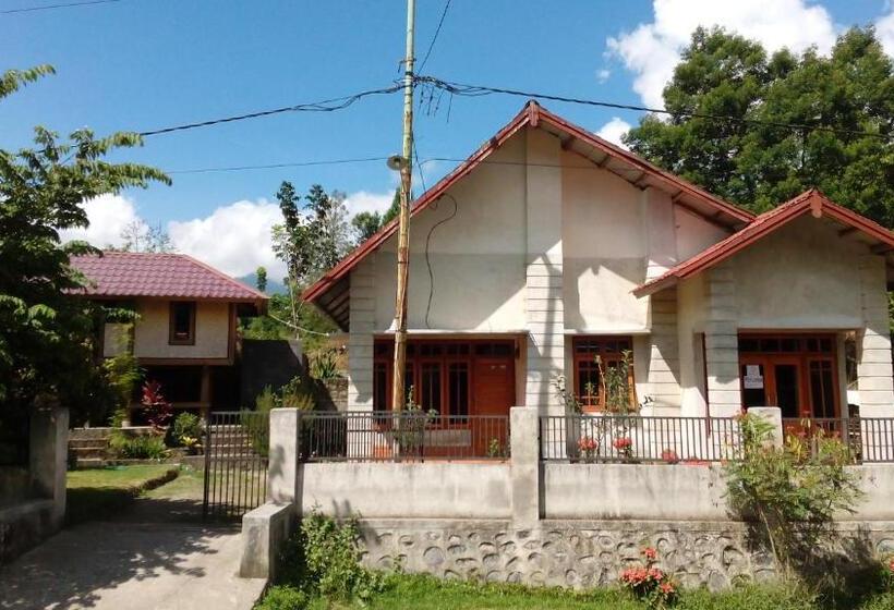 פנסיון Radiya Guesthouse