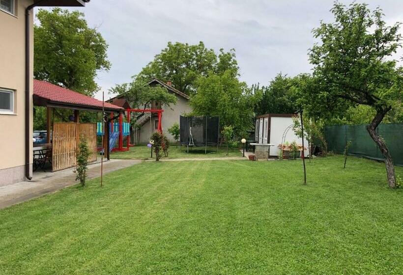 פנסיון Villa Jerman