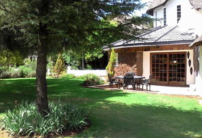 פנסיון Warembo Lodge