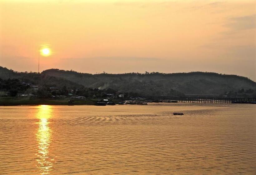 Phornpailin Riverside Resort